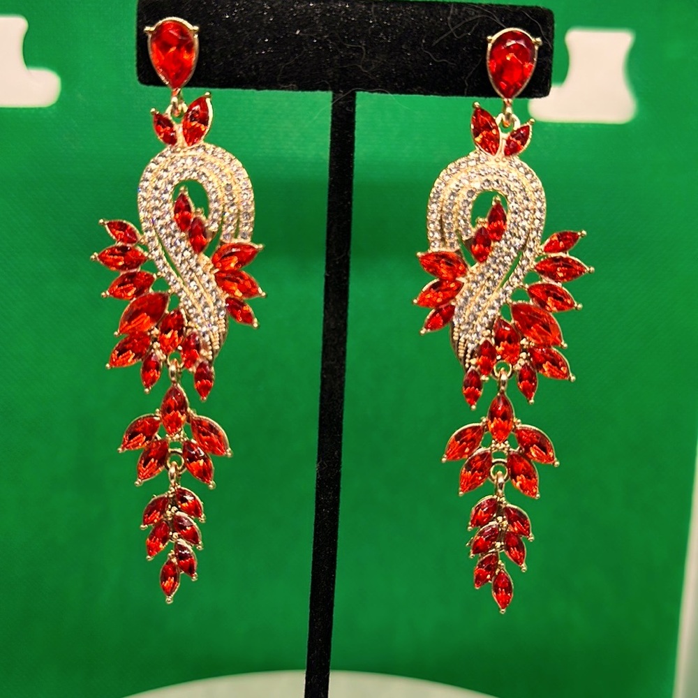 🌹2/$20.00🌹Copy Elegant Rhinestones and Crystal Statement Earrings